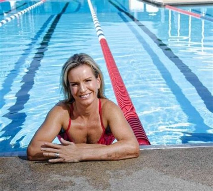 Photos Of The ABC Medical Correspondent – Hollywood Life