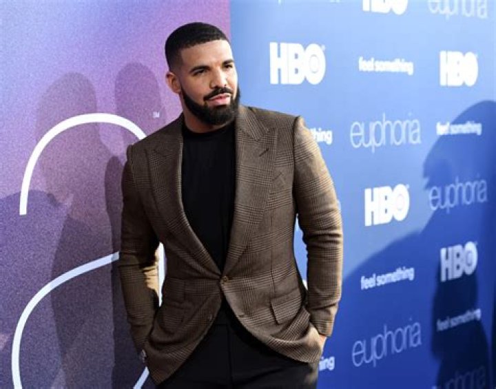 Fans Debate If It’s Real – Hollywood Life