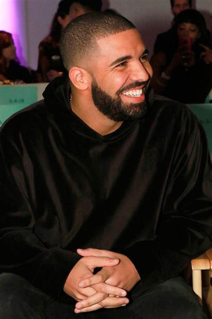Drake Enjoys ‘Deep Conversation’ With Sexy Twins During V-Day Dinner — See New Pics