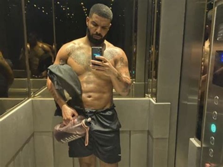 Drake Shows Off His Chiseled Body In New Shirtless Selfie After Hanging With Rihanna’s Family