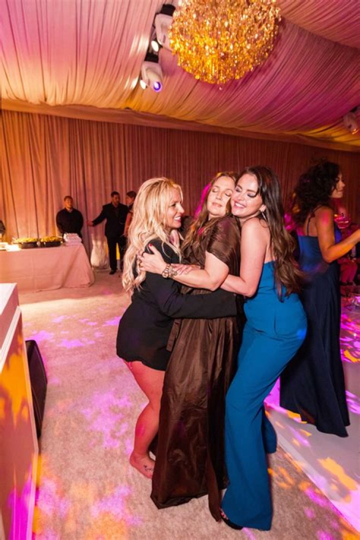 Drew Barrymore’s Comments On Britney Spears’ Wedding – Hollywood Life