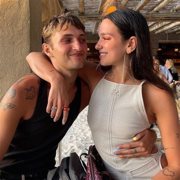Dua Lipa & Anwar Hadid Passionately Make-Out On Vacay In Miami  