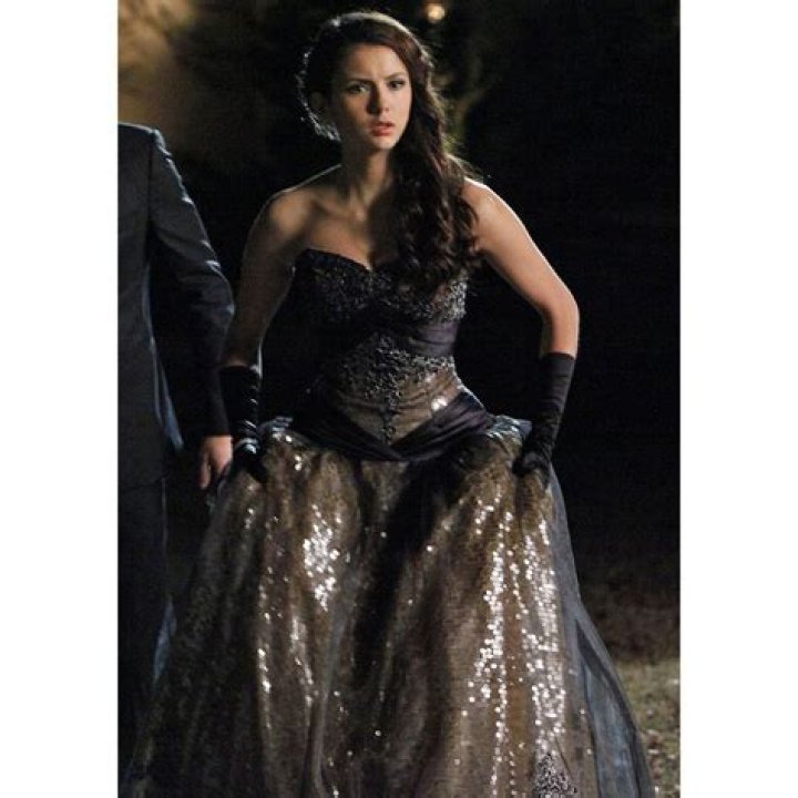 Deets on Elena’s Gorgeous Gown – Hollywood Life