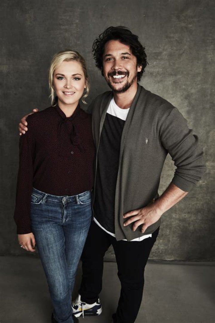 ‘The 100’ Co-Stars Announce Wedding – Hollywood Life