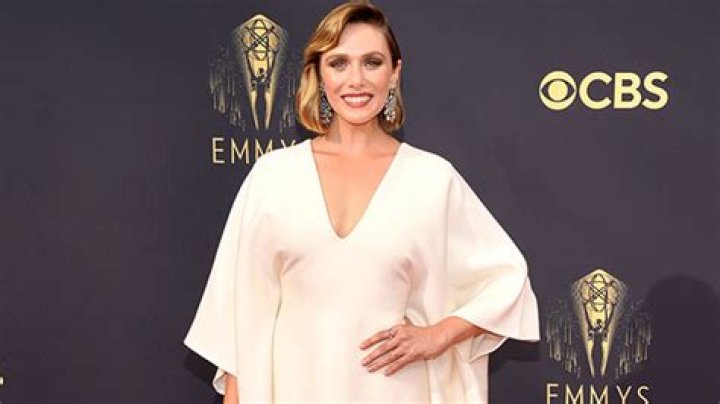 Elizabeth Olsen’s Emmys 2021 Dress Designed By Mary Kate & Ashley – Hollywood Life