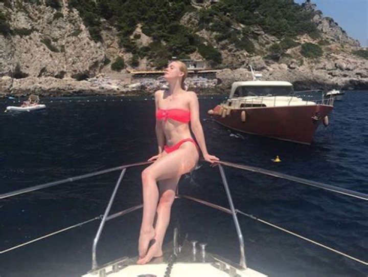Elle Fanning’s Pink Bikini — Stolen From Her Sister – Hollywood Life
