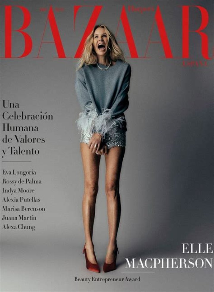 Elle Macpherson Rocks Bikini & Goes Makeup-Free For Mirror Selfie – Hollywood Life