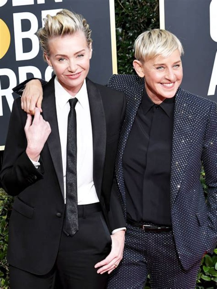Ellen DeGeneres & Wife Portia de Rossi Snuggle In Rare Photo – Hollywood Life