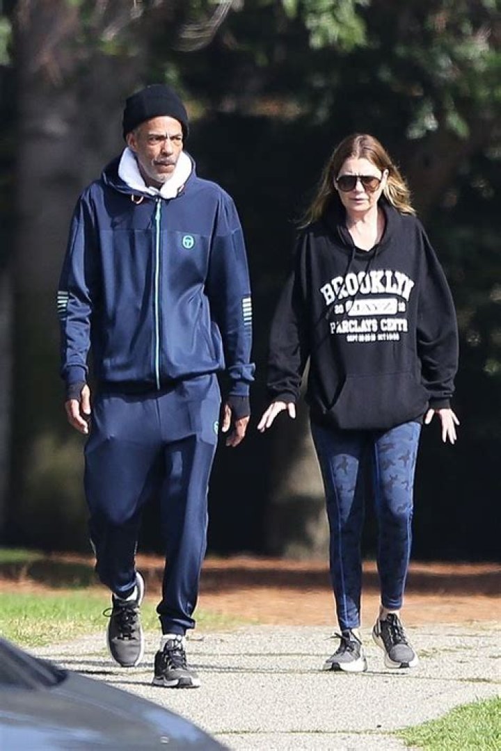 Ellen Pompeo & Hubby Chris Ivery Enjoy Chilly Hike In The Early Morning – Photos