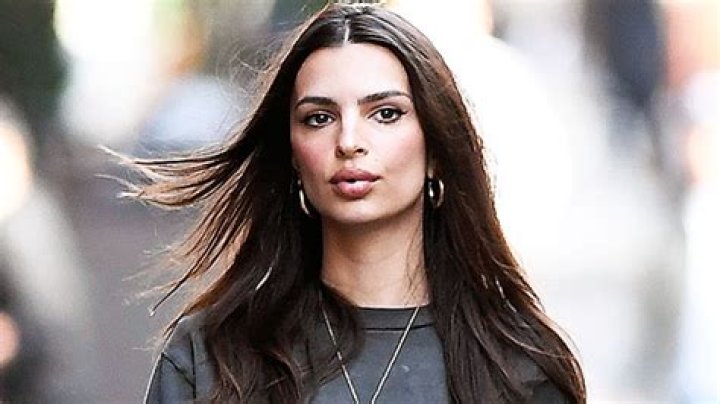 Emily Ratajkowski Brushes Her Teeth In A Barely-There Crop Top & Fans Have Feelings About It