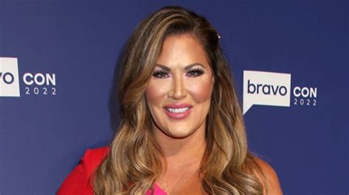 Emily Simpson Talks Weight Loss in New Before and After Photo – Hollywood Life