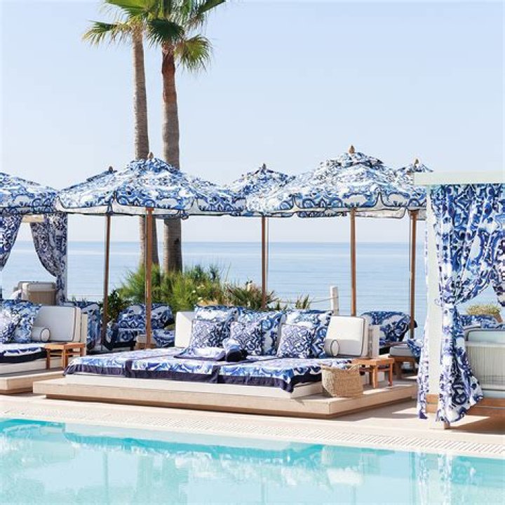 Emma Roberts Rocks Sexy Bikini, Dolce & Gabbana Beach Bag: Photo – Hollywood Life