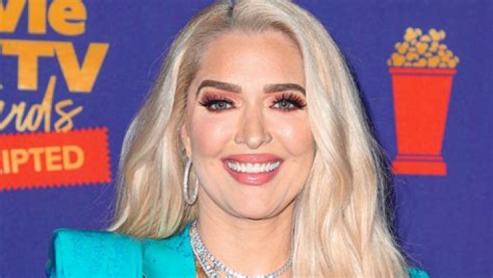 ‘RHOBH’ Star Erika Jayne Defends Makeup-Free Gas Station Photos – Hollywood Life