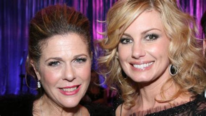 Faith Hill & Rita Wilson Rock Matching Curly Hair In ‘1883’ Promo Pic – Hollywood Life