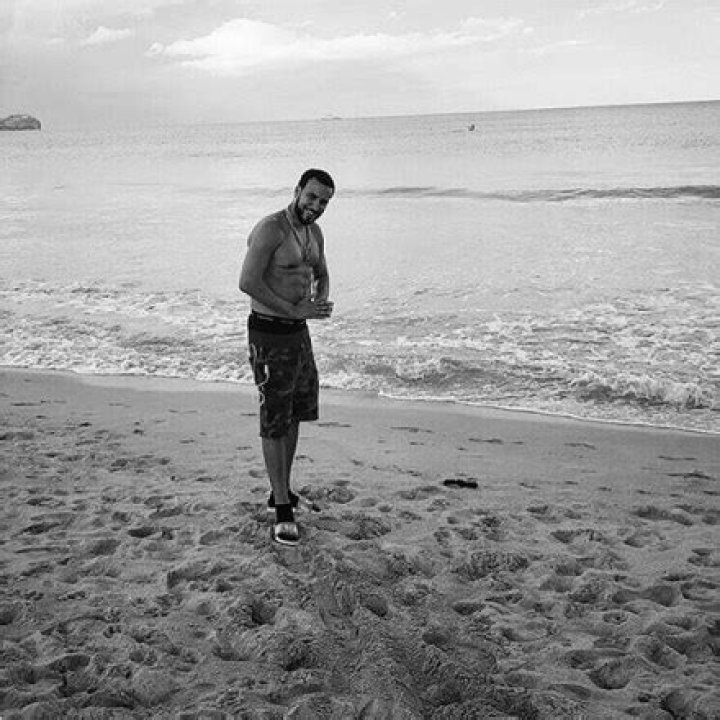 See Sexy Beach Pics – Hollywood Life