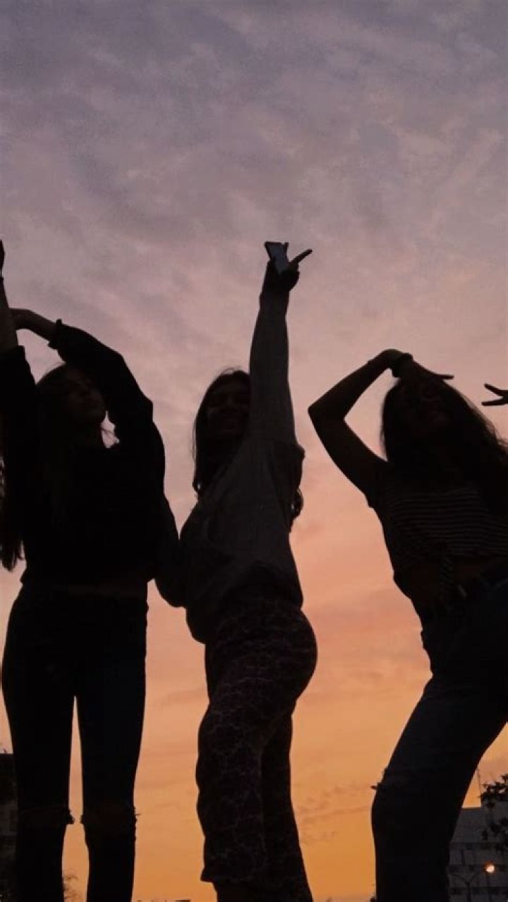 Pics Of The Show & Cast – Hollywood Life