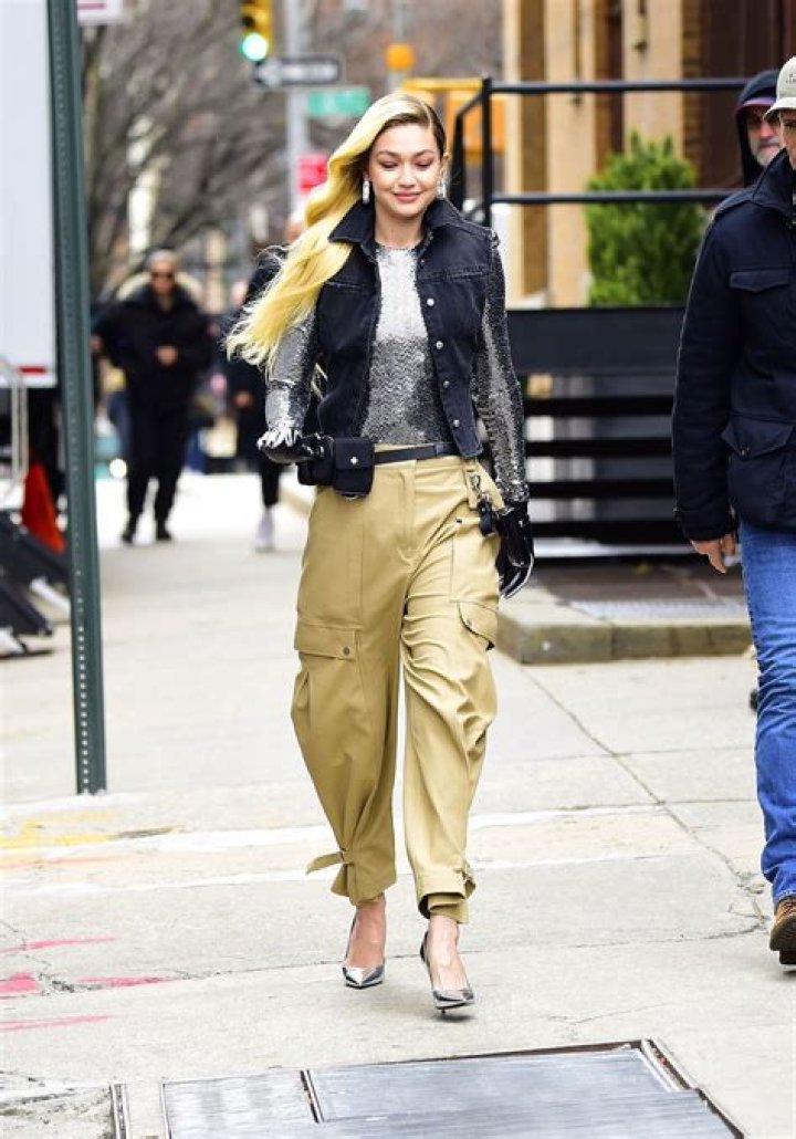 These Are The Baggy Pants That Gigi Hadid Can’t Stop Wearing
