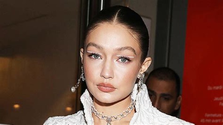Gigi Hadid Sweetly Kisses Her Baby Girl In Adorable Photo Taken By Mom Yolanda: ‘You Are Our Sunshine’