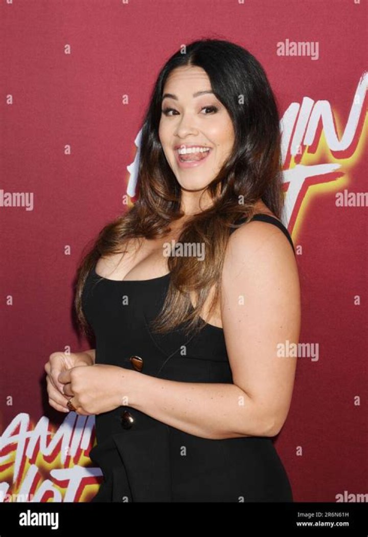 Photos Of The ‘Jane The Virgin’ Star – Hollywood Life