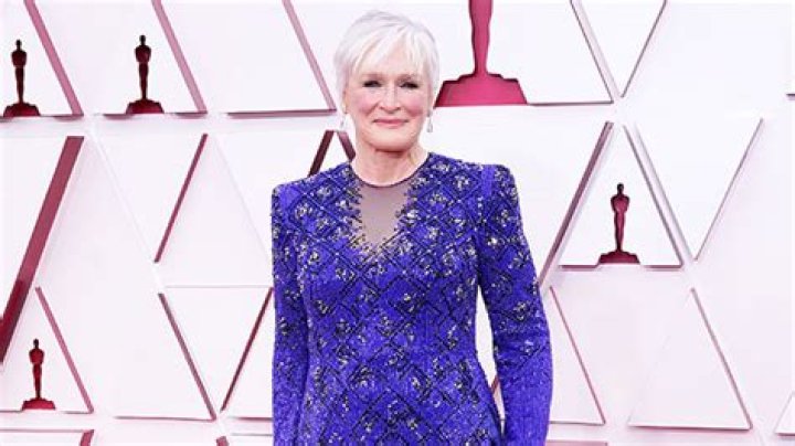 Glenn Close Twerks To ‘Da Butt’s At The Oscars & Fans Freak On Twitter: ‘Give Her An Award’