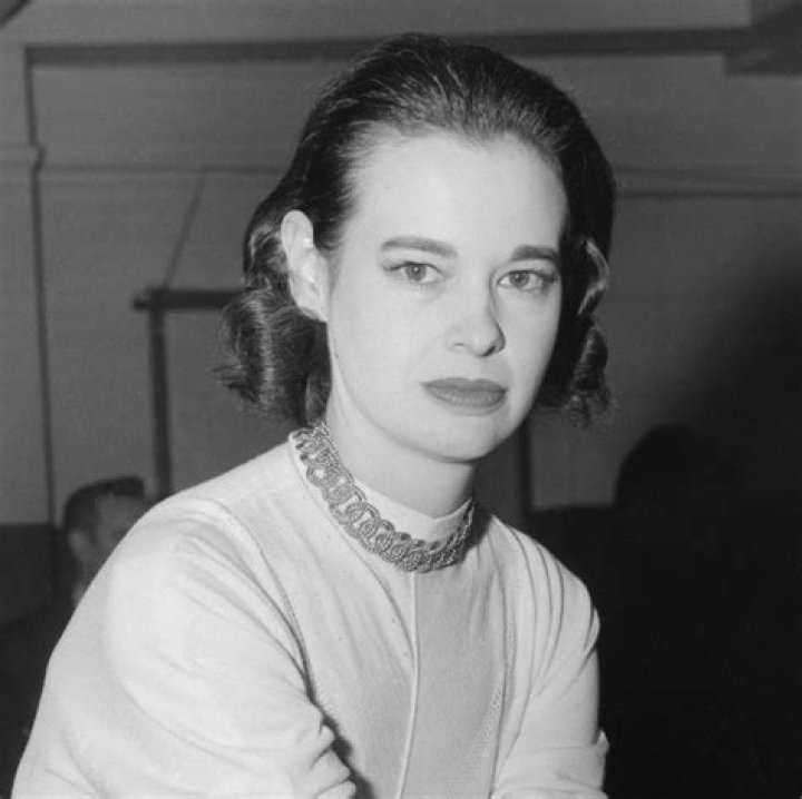 Gloria Vanderbilt Celebrity Profile – Hollywood Life
