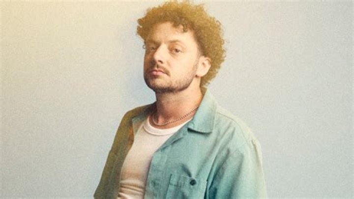 ‘I Love You, I’m Trying’ Album Is A ‘Refocusing’ – Hollywood Life