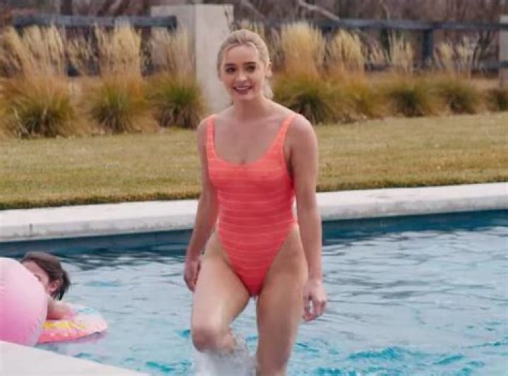 Greer Grammer Shares Swimsuit Selfie From BTS Of ‘Deadly Illusions’ – Hollywood Life