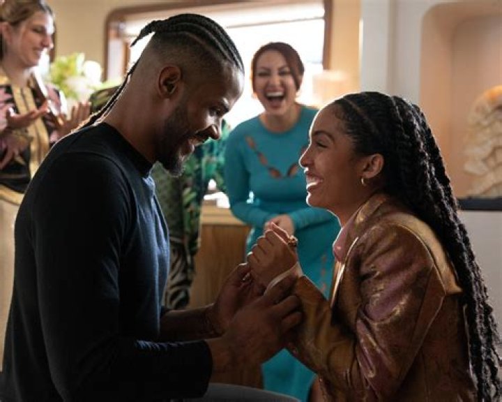 ‘Grown-ish’s Yara Shahidi, Chloe Bailey & More On Zoey’s Love Triangle, Jazz’s ‘Purpose’ & More