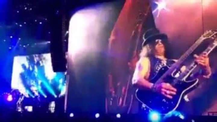 Guns N’ Roses Planning Tribute To Prince At Coachella This Weekend