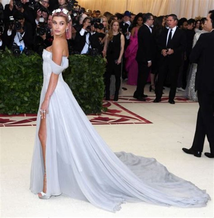 Hailey Baldwin Met Gala 2018 Dress — PICS