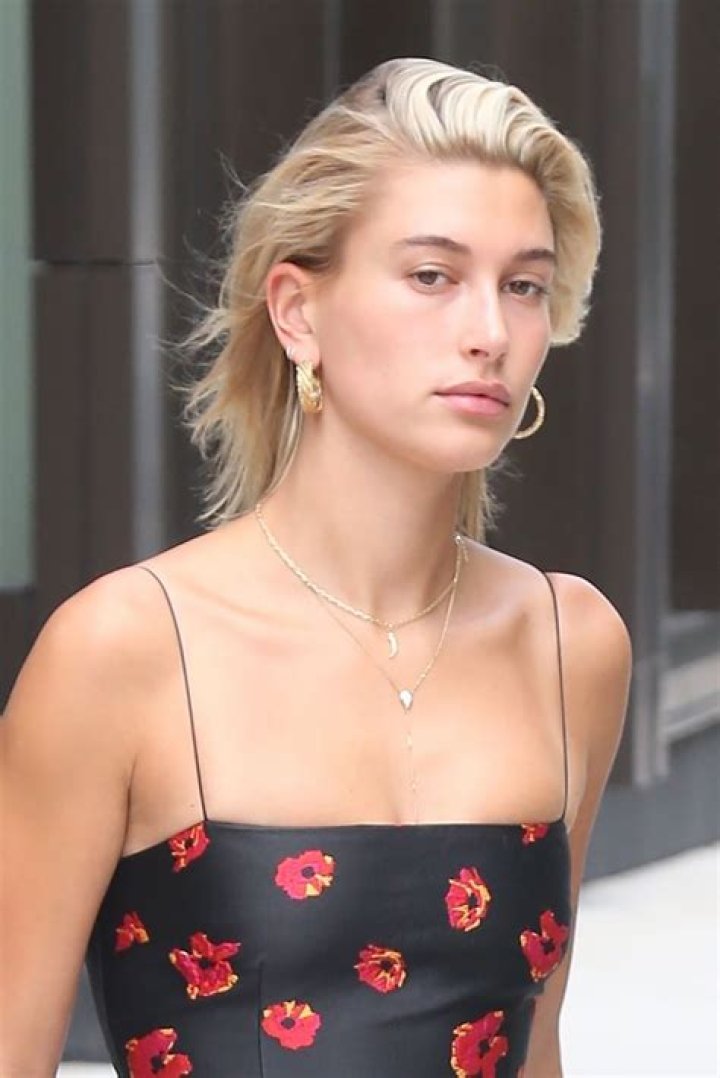 Hailey Baldwin News, Modeling, Photos & Videos – Hollywood Life