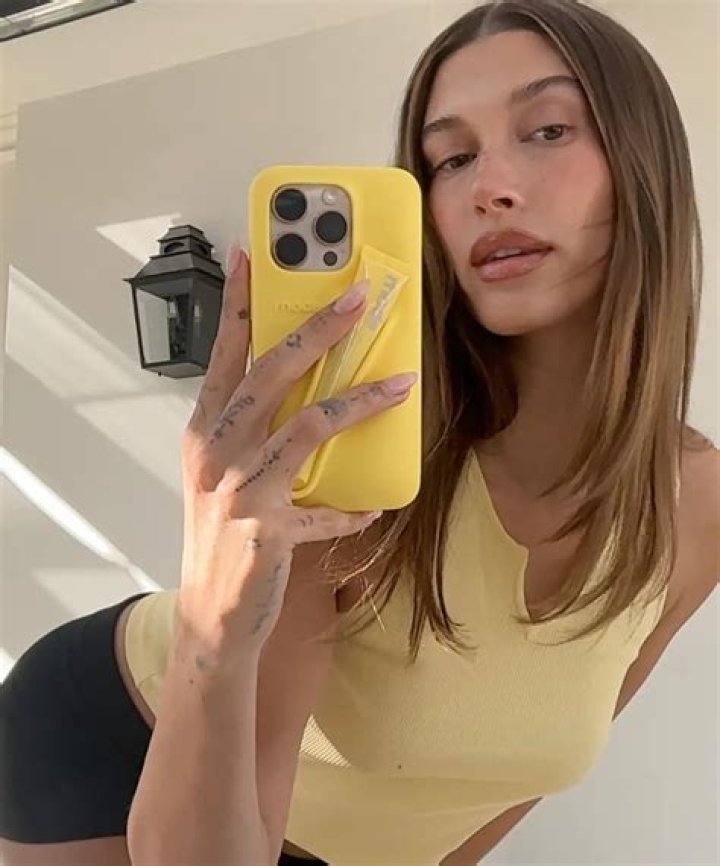 Hailey Bieber’s Bikini Top & Jeans On Jamaica Vacation: Photos – Hollywood Life