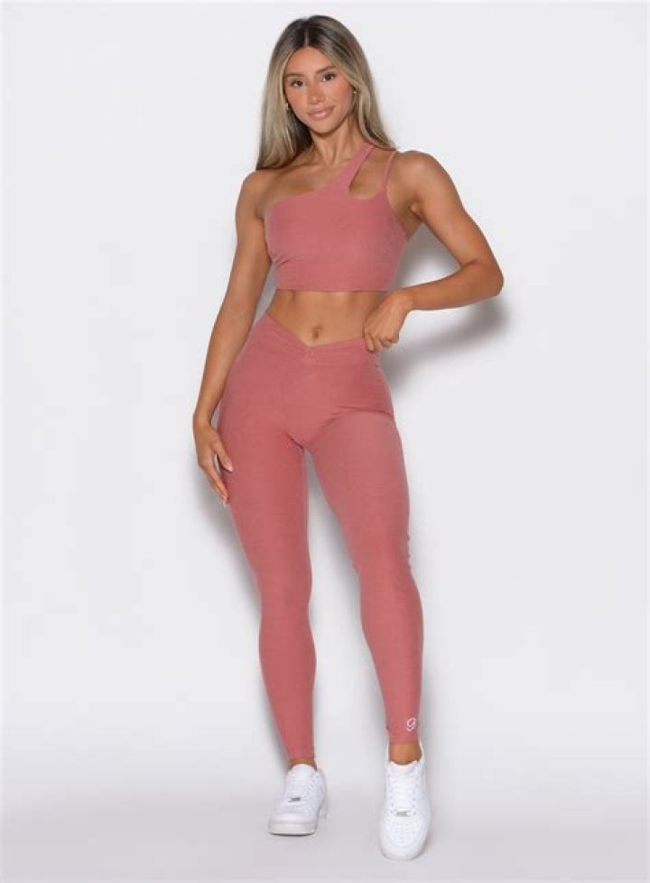 Eminem’s Daughter Hailie Hikes In A Crop Top & Leggings On Sedona Trip — Watch