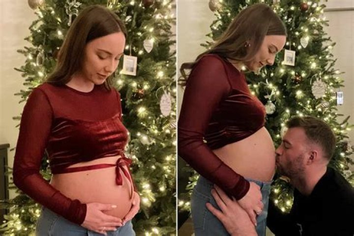 Eminem’s Daughter Hailie Rocks A Sexy Mini Skirt During The ‘Coldest Point Of Winter’ — Pic