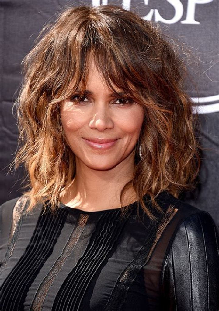 Halle Berry Rocks Voluminous Waves At The ESPY Awards