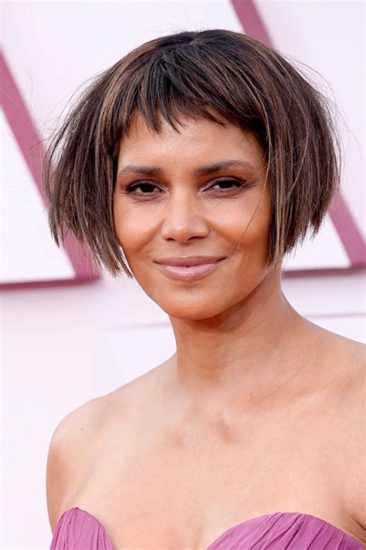 Halle Berry Reveals Oscars Bob Cut Was Fake With New Long Hair Photo – Hollywood Life