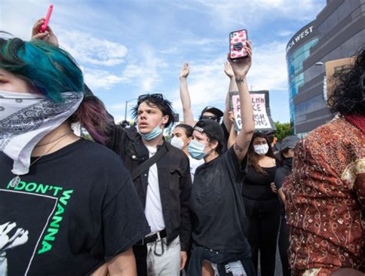 Halsey Gets Honest About Her Privilege As A ‘White Passing’ Biracial Woman Amid Protests