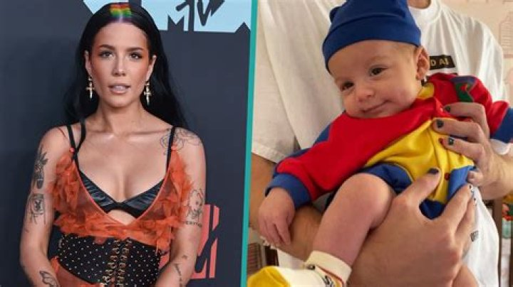 Halsey Breastfeeds Baby Ender, 1 Month, In New Mirror Selfie: ‘Welcome To The Jungle’