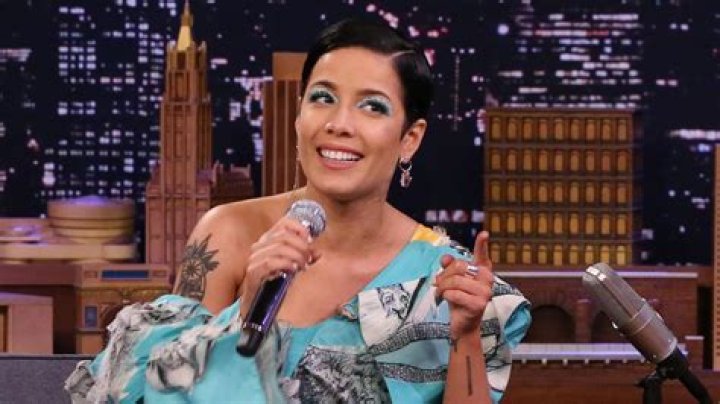 Halsey Plays Google Translate Songs & Sings With Jimmy Fallon: Watch – Hollywood Life