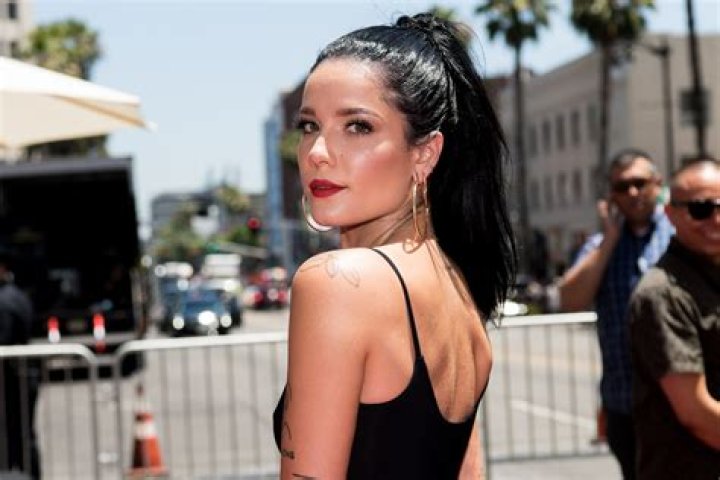 Halsey Claps Back At Comments They ‘Look Sick’ & ‘Unhealthy’ Following Multiple Medical Diagnoses