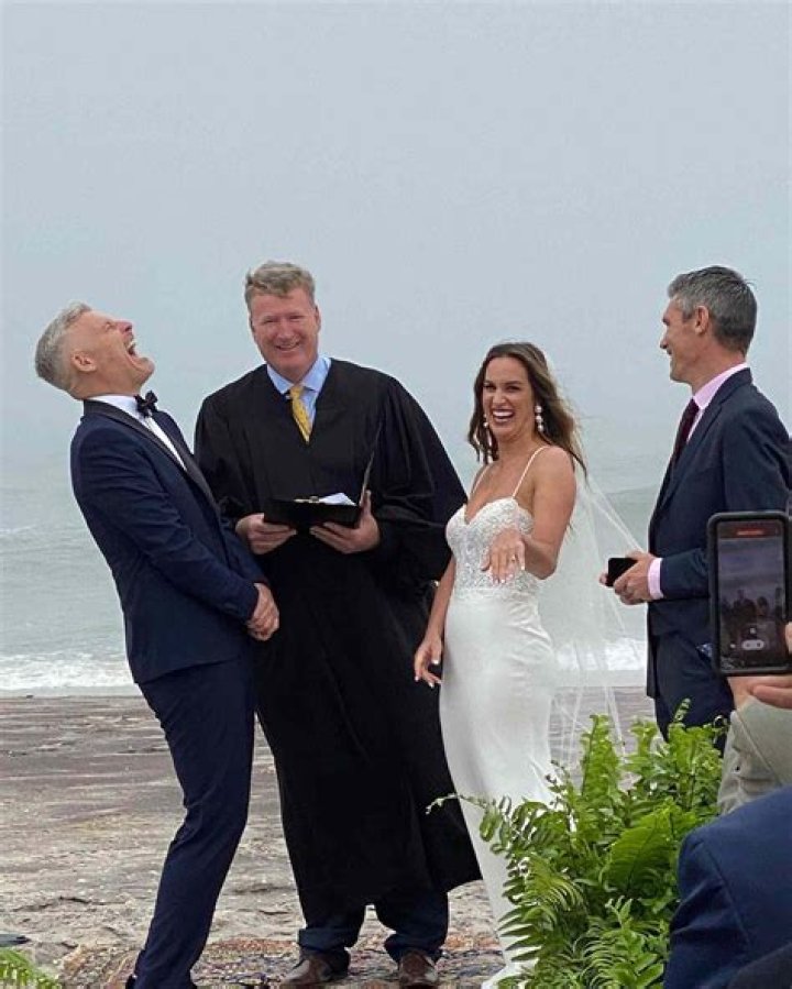 Hannah Berner Teases Upcoming Wedding To Fiance’ Des Bishop – Hollywood Life