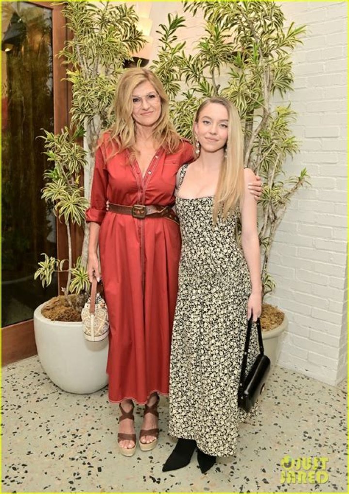 Hannah Brown Flies To Florida To Reunite With Tyler Cameron After His Mom’s Sudden Death