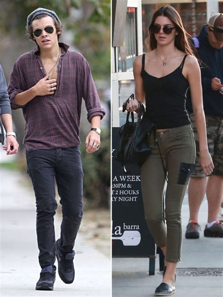 Harry Styles & Kendall Jenner Go To Gay Bar — New Couple Hit Up Therapy In NYC – Hollywood Life