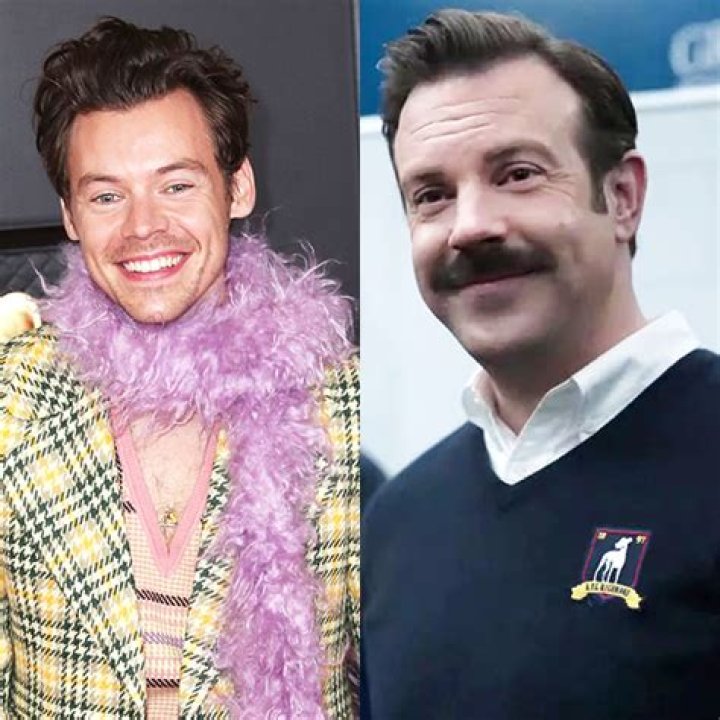 Harry Styles Channels Jason Sudeikis With ‘Ted Lasso’ Mustache: Photo – Hollywood Life