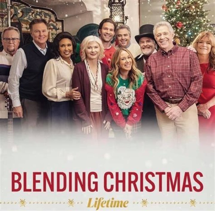Haylie Duff Gushes Over ‘The Brady Bunch’ Stars In ‘Blending Christmas’ – Hollywood Life