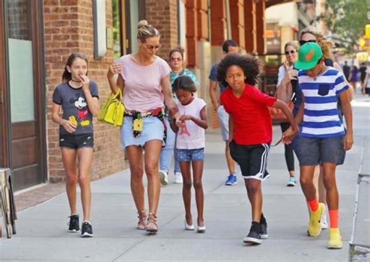 Heidi Klum Posts Rare Pic Of All 4 Of Her Kids, From 11 To 16, While Out Sightseeing In Germany