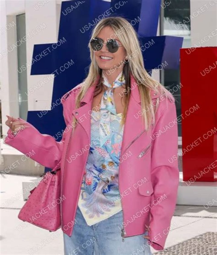Heidi Klum Wears Unbuttoned Pink Jacket & Reads Bill Kaulitz’s Book – Hollywood Life