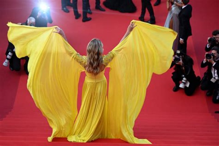 Heidi Klum, 47, Twirls In Bright Yellow Bodysuit Gown During Photoshoot — Watch