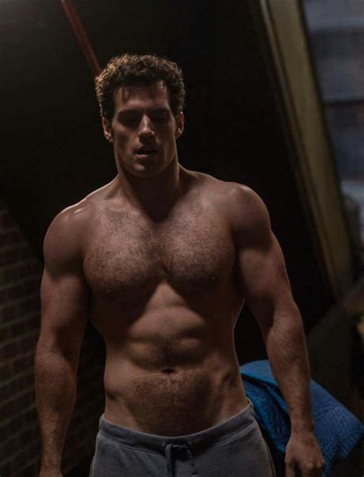 [PIC] Henry Cavill Shirtless & Flashing Rock-Hard Abs & Muscles — Instagram – Hollywood Life