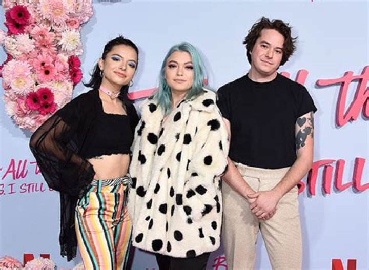Hey Violet Translates A Year Of ‘Anger & Frustration’ Into Delightful ‘Friends Like This’